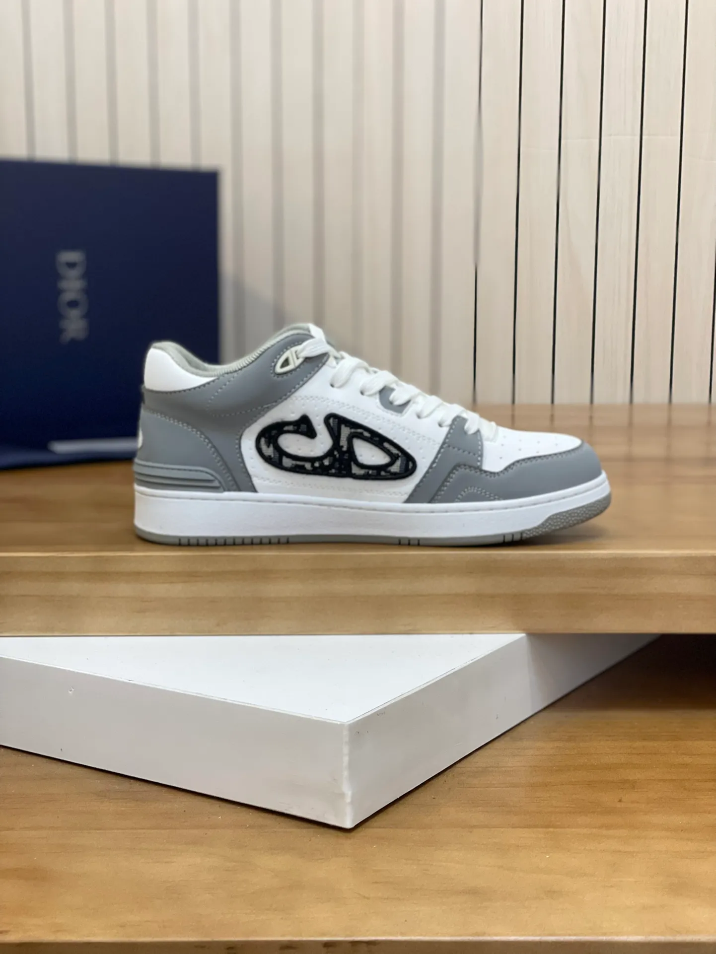Men's shoes: 💰P440¥ Product trademark: Dior* "Dior*" high-top casual shoes Regular size: 38-44 (can be customized to 45.46) Product materials: Upper imported cowhide stitched with original fabric, breathable lining, original outsole. Number: 1006